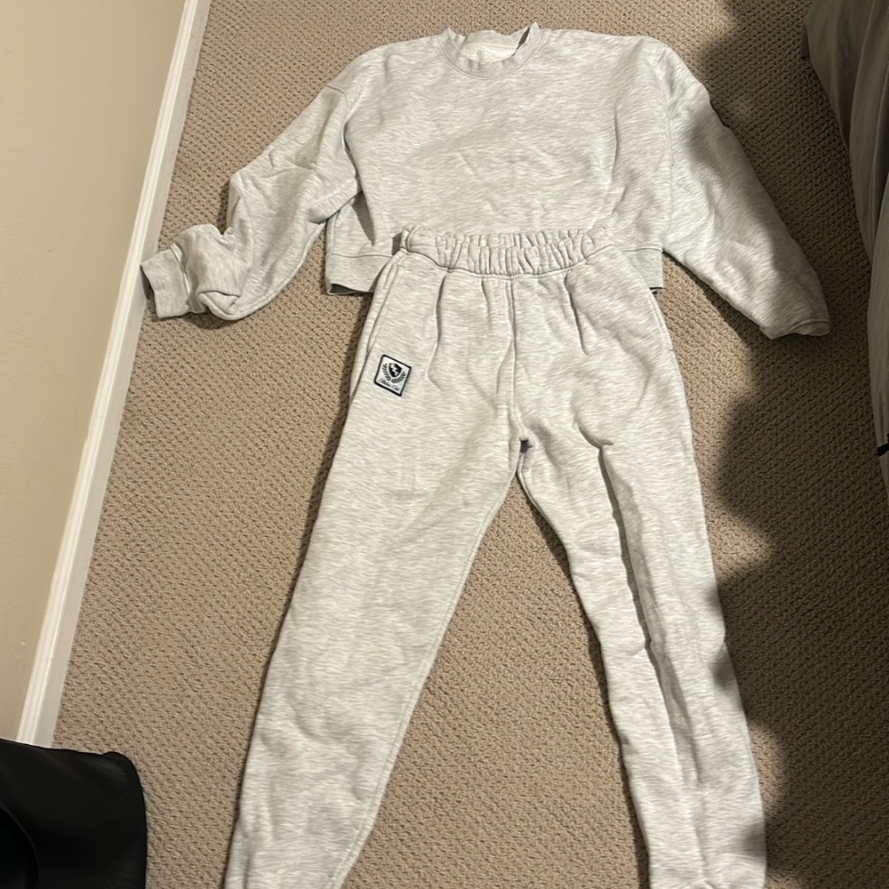 Set active matching grey sweat suite